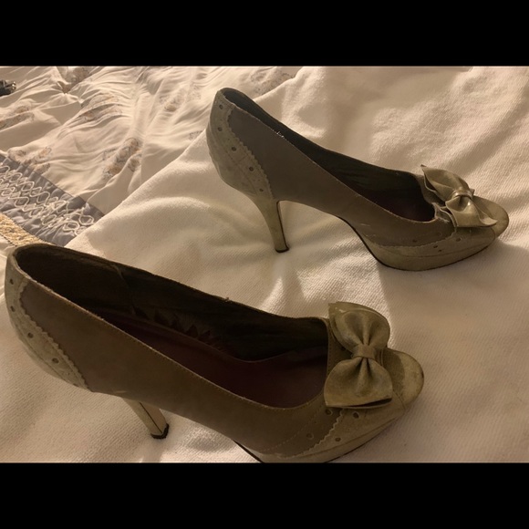 Shoes - Picture 5 of 14